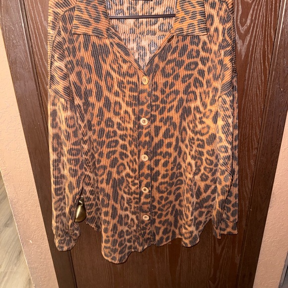 Leopard Print Ribbed Shacket - Picture 2 of 4